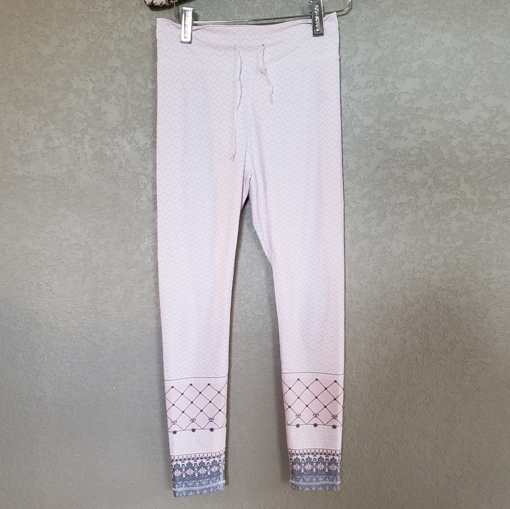 Sarah's Day white fox active leggings size Medium